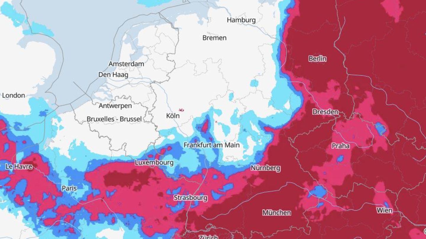 Unwetter Gewitter und Starkregen auf einer Wetterkarte