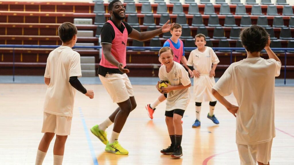 Handball : « Le phénomène, c’est Kylian, pas moi ! », considère Dika Mem