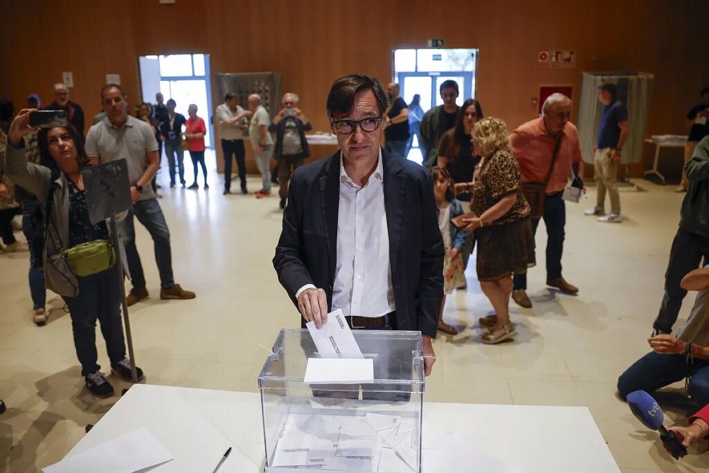 Illa ganaría las elecciones en Cataluña con Puigdemont muy cerca y todas las sumas para el Govern quedan en el aire