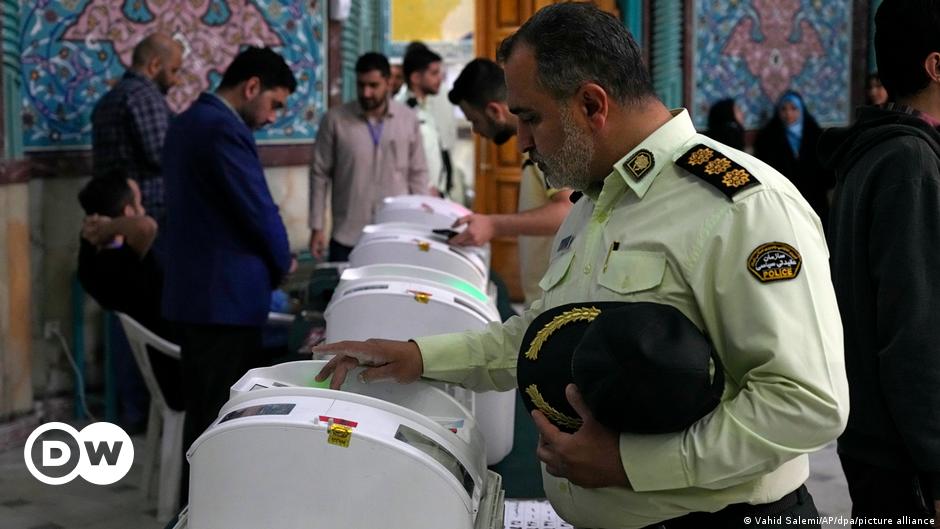 Iran's hardliners win parliamentary run-off vote