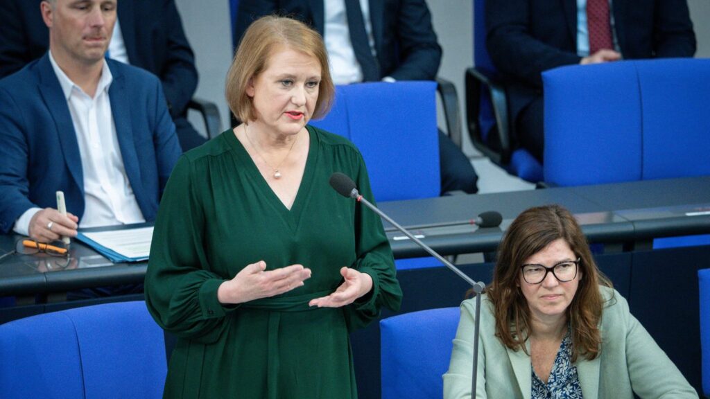 Bundesfamilienministerin Lisa Paus im Bundestag (Grüne)