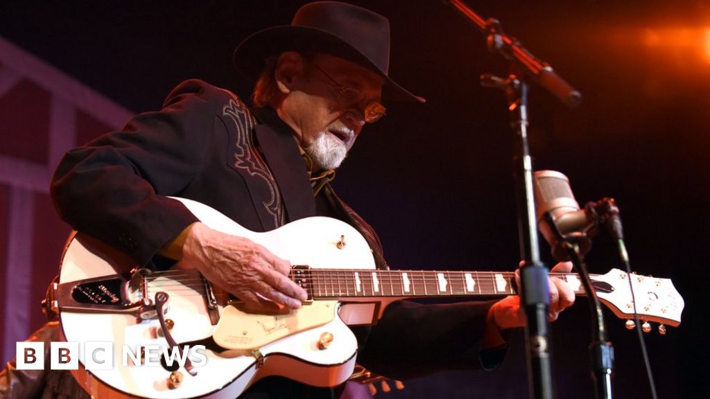 Duane Eddy performs in 2016