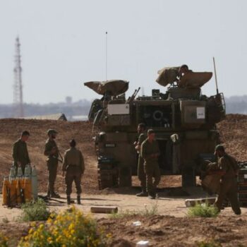 Israelische Soldaten am Grenzübergangs Kerem Schalom: Trotz der Ankündigung zur Öffnung des Grenzübergangs wurden nach UN-Angabe