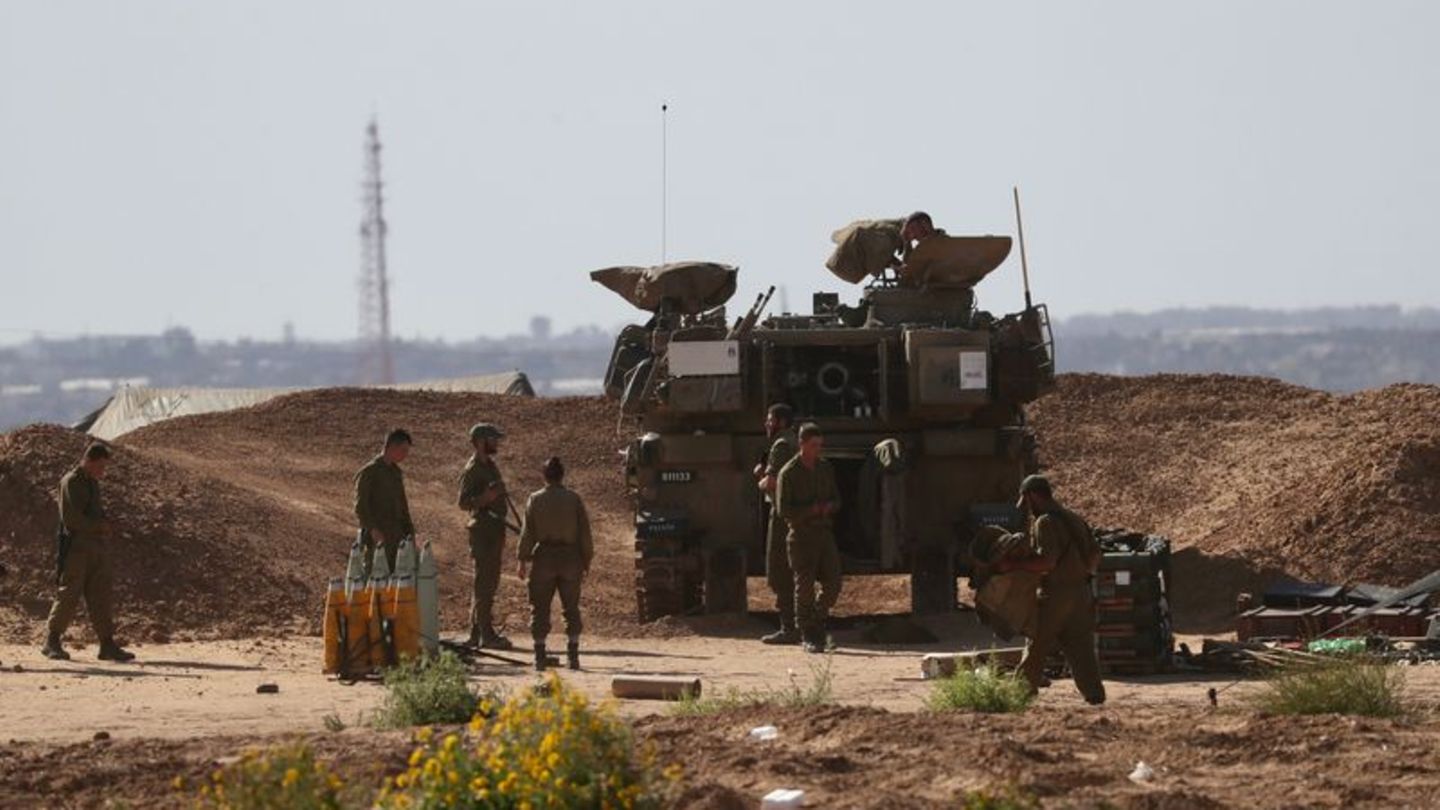 Israelische Soldaten am Grenzübergangs Kerem Schalom: Trotz der Ankündigung zur Öffnung des Grenzübergangs wurden nach UN-Angabe