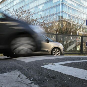 La France en compte plus de 450 000… Va-t-on mettre fin à la folie des ralentisseurs ?