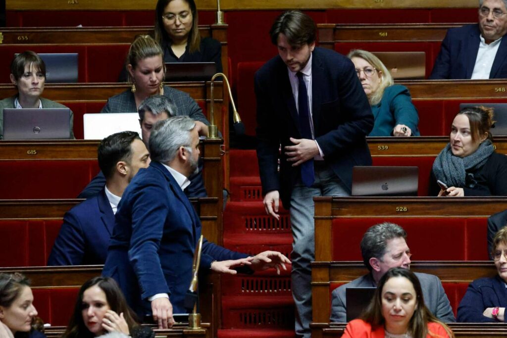 La controversée commission d’enquête sur la TNT adopte in extremis les conclusions de son rapporteur, le député Aurélien Saintoul