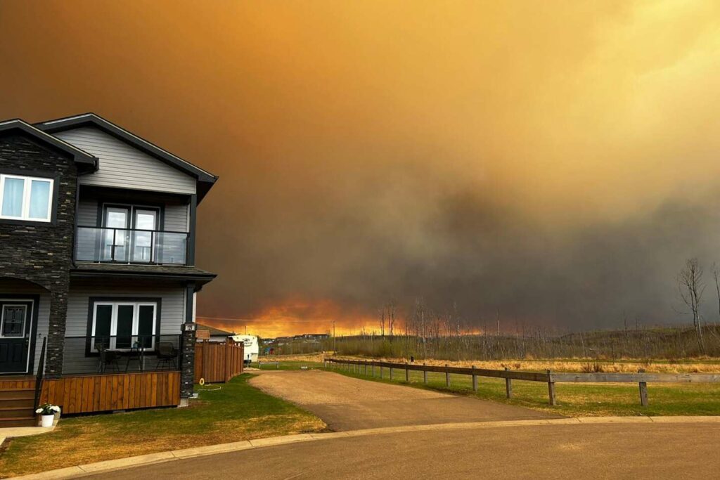 Les incendies de retour au Canada : la ville pétrolifère de Fort McMurray en partie évacuée