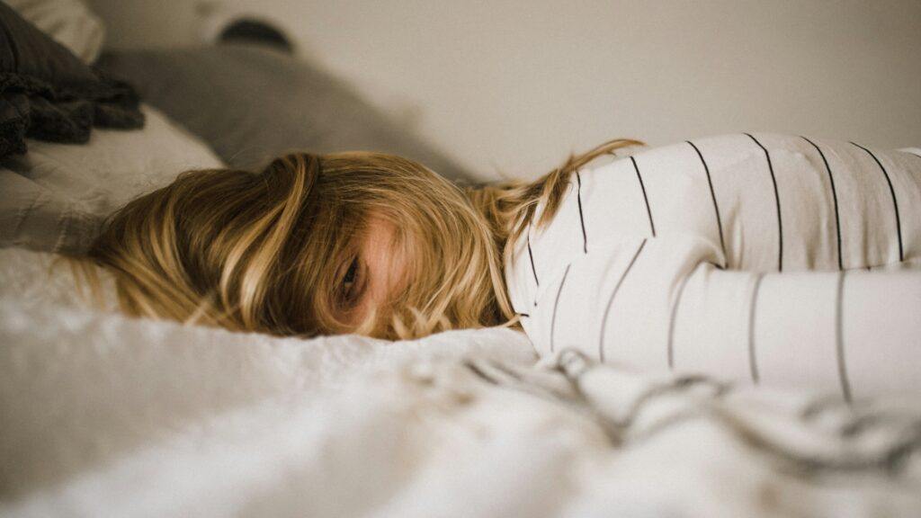 Les rides du sommeil existent, et dépendent de la façon dont vous dormez