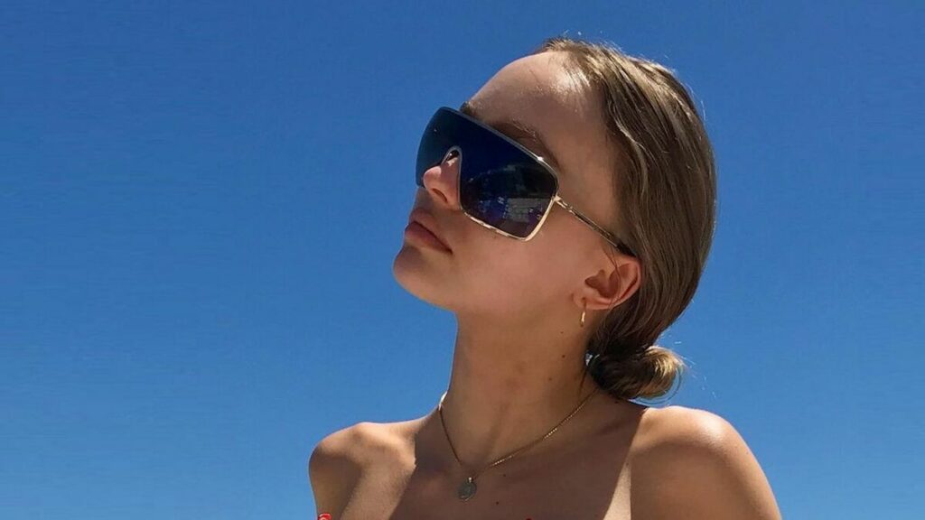 Lily-Rose Depp s’affiche seins nus sur Instagram