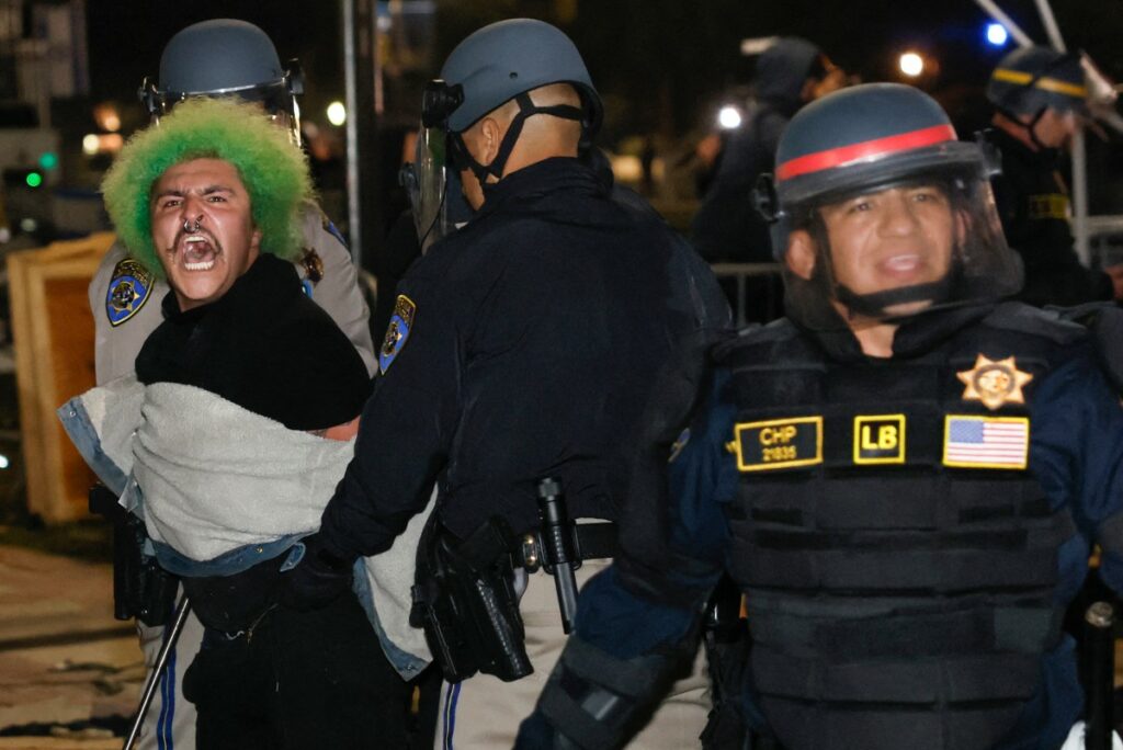 Manifestation pro-Palestine: La police démantèle un campement à l'Université de Californie