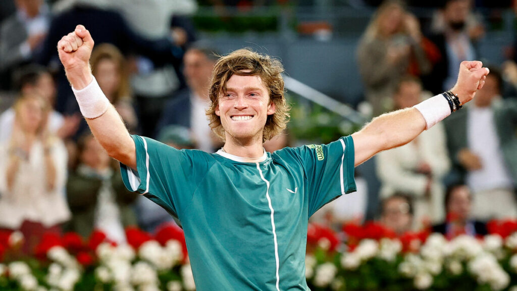 Masters 1000 de Madrid : Rublev renverse Auger-Aliassime en finale, à trois semaines de Roland-Garros