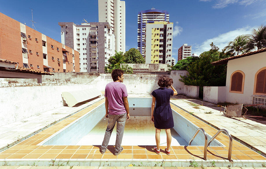 Mati Diop : “‘Les Bruits de Recife’, un film de fantômes extralucide” 