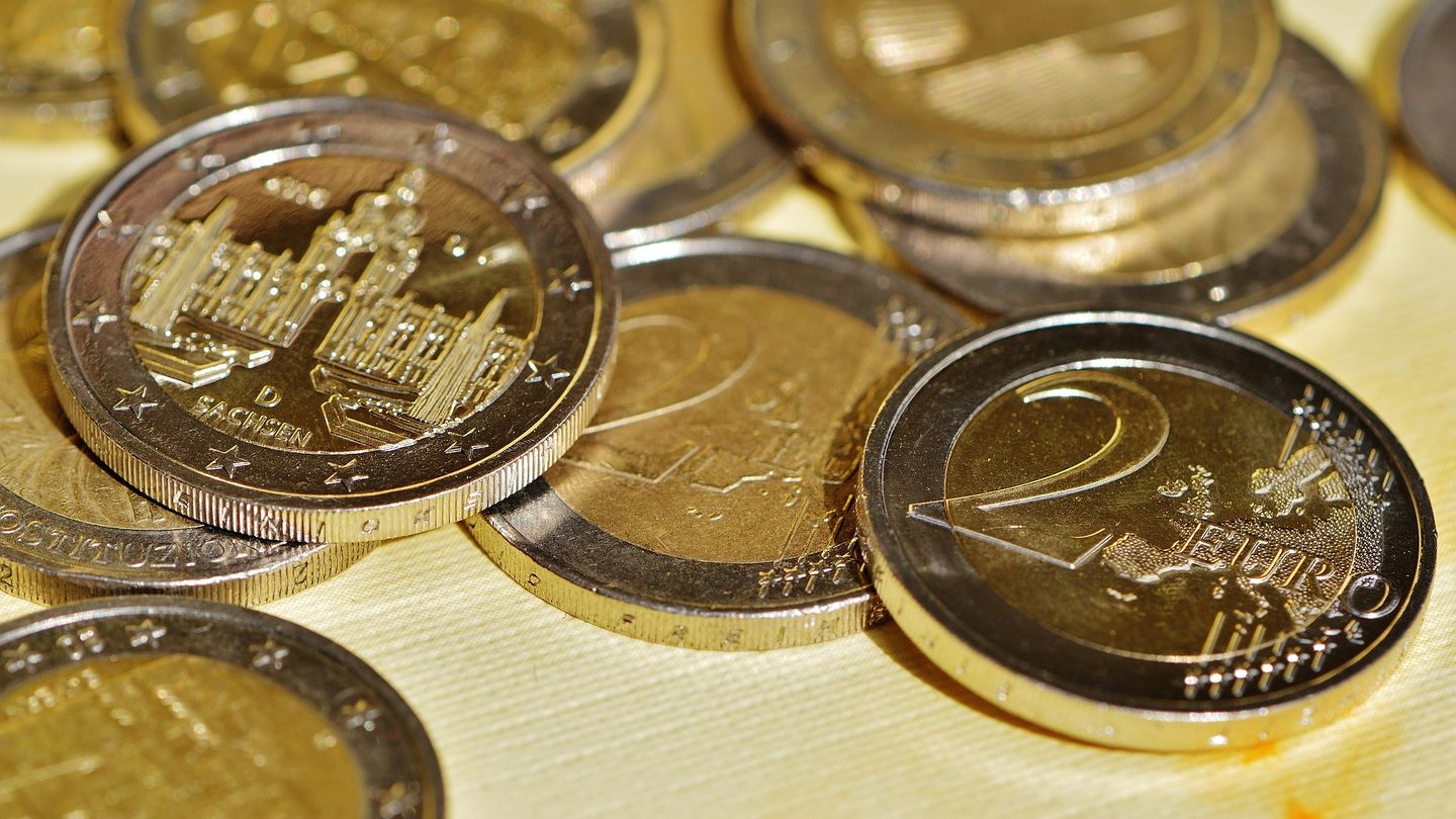 Nach Festnahmen in Spanien: 500.000 gefälschte 2-Euro-Münzen in Umlauf – so erkennen Sie das Falschgeld