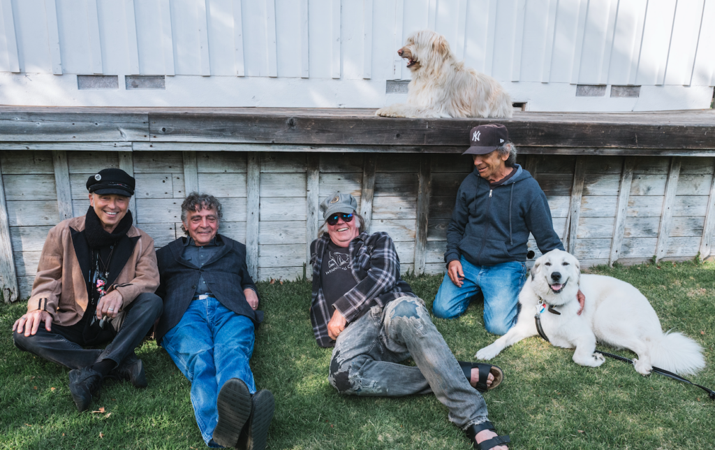 Neil Young et Crazy Horse partagent le premier extrait de leur album d’archives à paraître