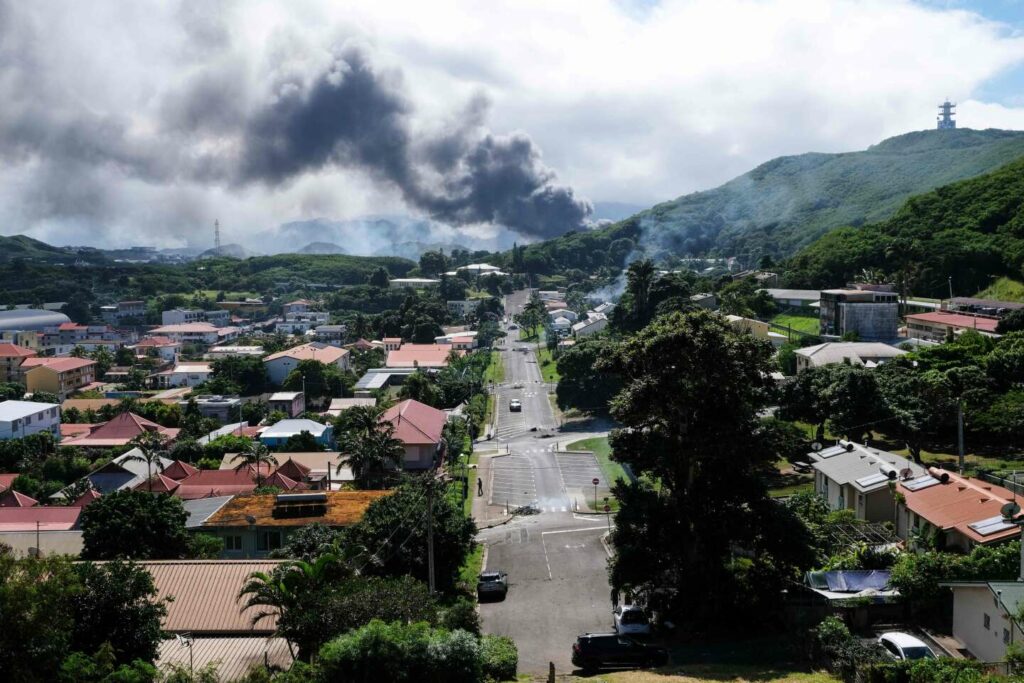 Nouvelle-Calédonie : à Nouméa, un mort au cours d’une deuxième nuit d’émeutes