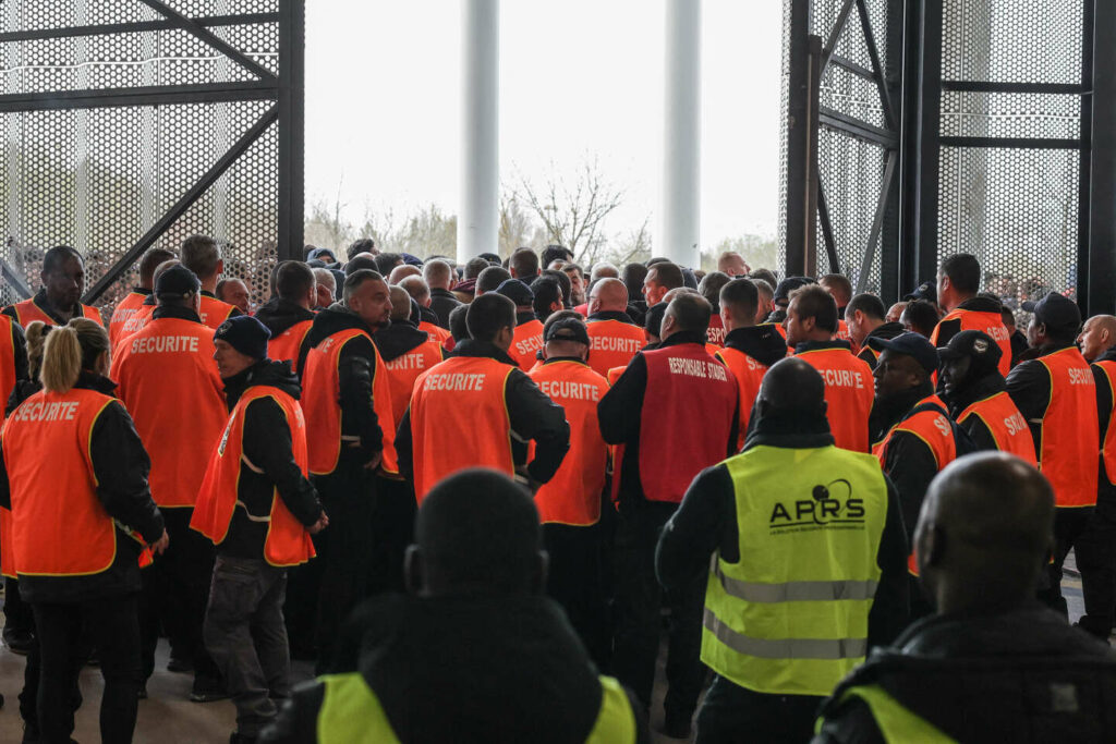 Paris 2024 : l’Etat accroît d’« une dizaine de millions d’euros » son soutien à la sécurité privée pour l’aider à recruter