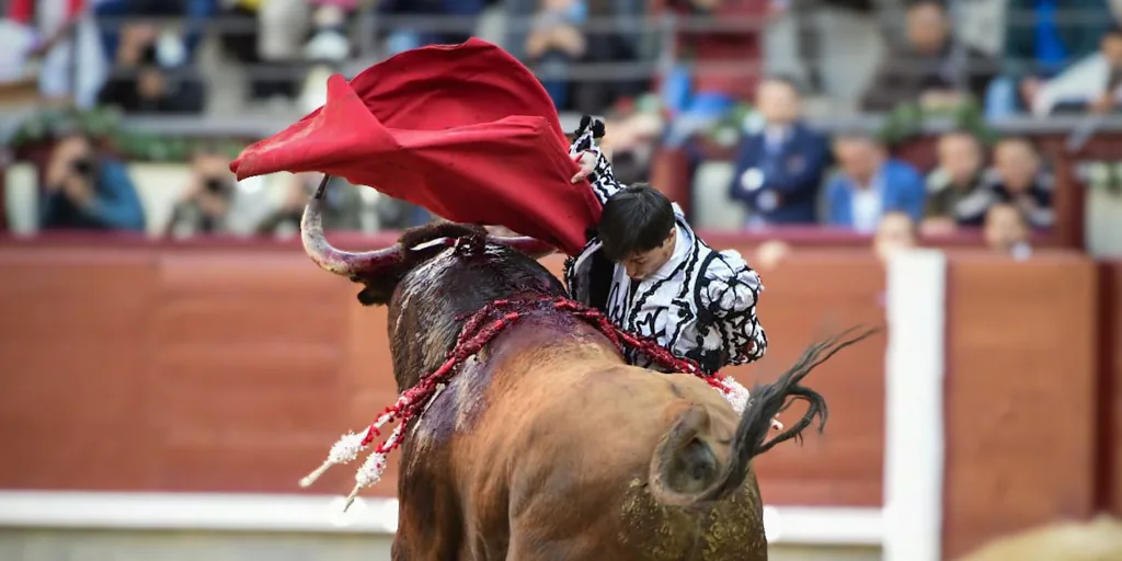 Pocas bromas con la mansa y gigantesca corrida del Montecillo