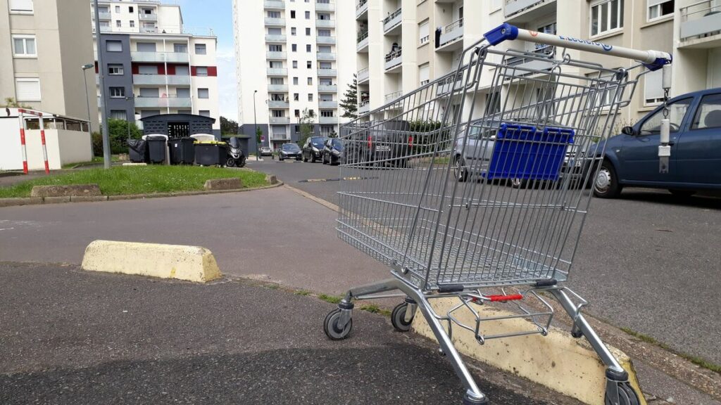 Pontoise déclare la guerre aux chariots abandonnés en les facturant aux supermarchés : « On ne lâchera pas »