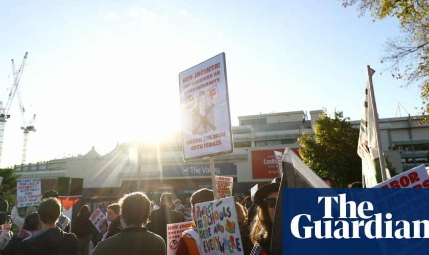 Pro-Palestine protesters gatecrash Victorian Labor conference ahead of debate on Israel-Hamas war