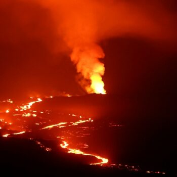 Six tonnes de bombes contre un volcan, expérience explosive à Hawaï