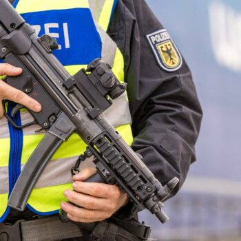 Suisse: Un homme armé d'un couteau blesse plusieurs personnes