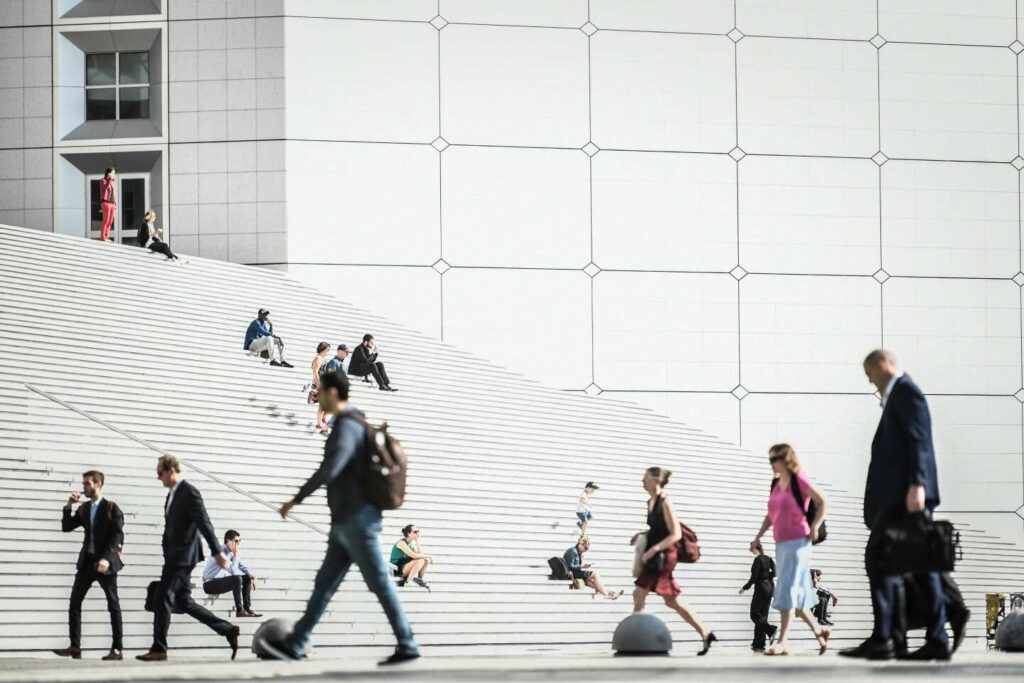 Sur l’égalité femmes-hommes au travail, des entreprises à la traîne et un recul du gouvernement