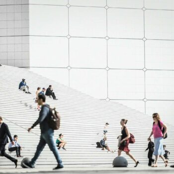 Sur l’égalité femmes-hommes au travail, des entreprises à la traîne et un recul du gouvernement