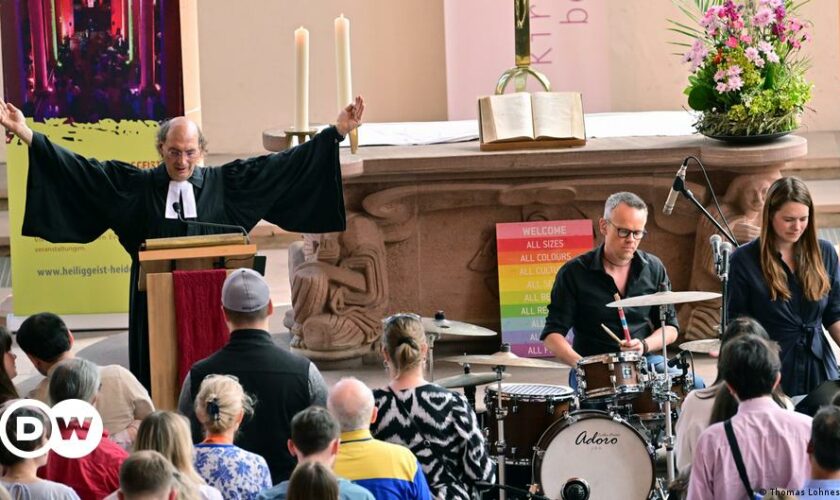 Taylor Swift service fills German church