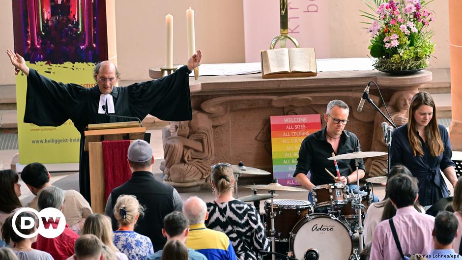 Taylor Swift service fills German church