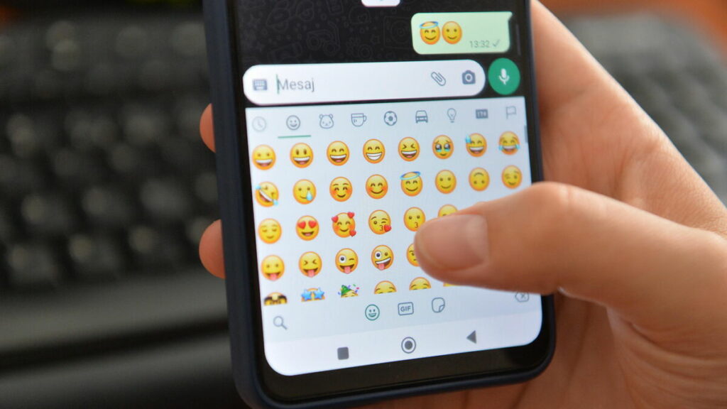 Un visage avec des cernes, un radis, un drapeau… De nouveaux émojis arrivent sur vos smartphones