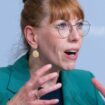 Katja Meier (Bündnis90/Die Grünen), Justizministerin von Sachsen, spricht auf einer Kabinetts-Pressekonferenz. Foto: Sebastian K