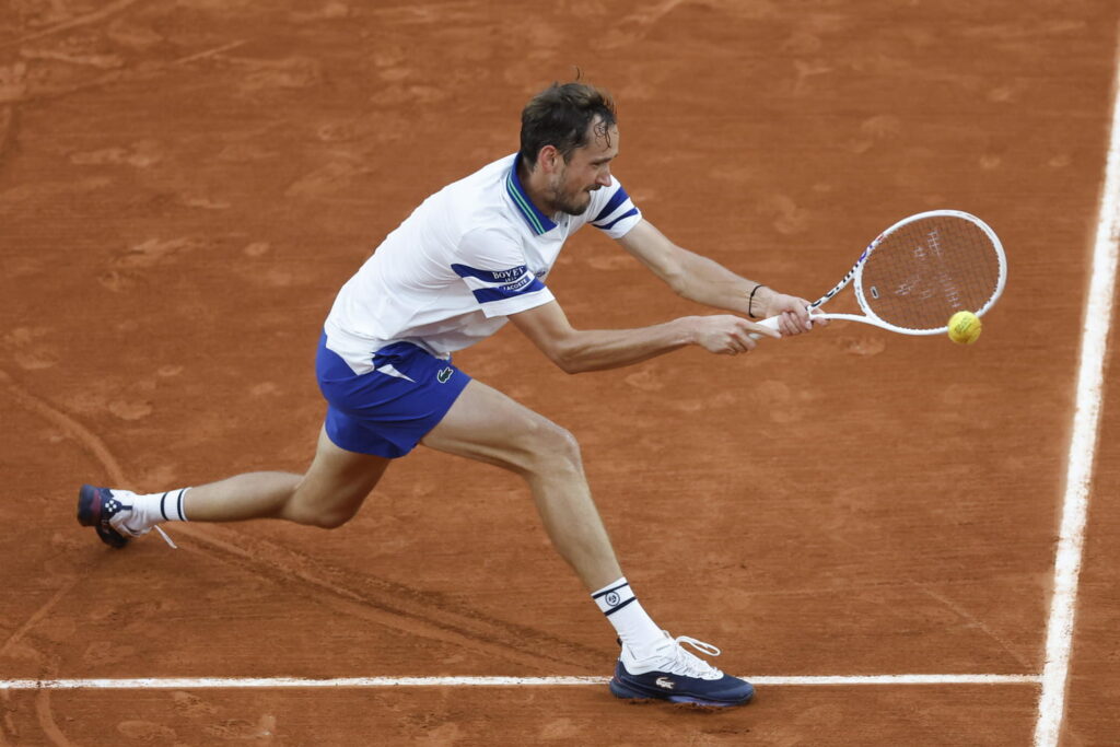 DIRECT. Roland-Garros 2024 : Zverev et Medvedev à la lutte, la pluie s'invite encore, scores et résultats