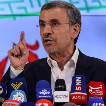 En Iran, l'ancien président Mahmoud Ahmadinejad est candidat à la présidentielle