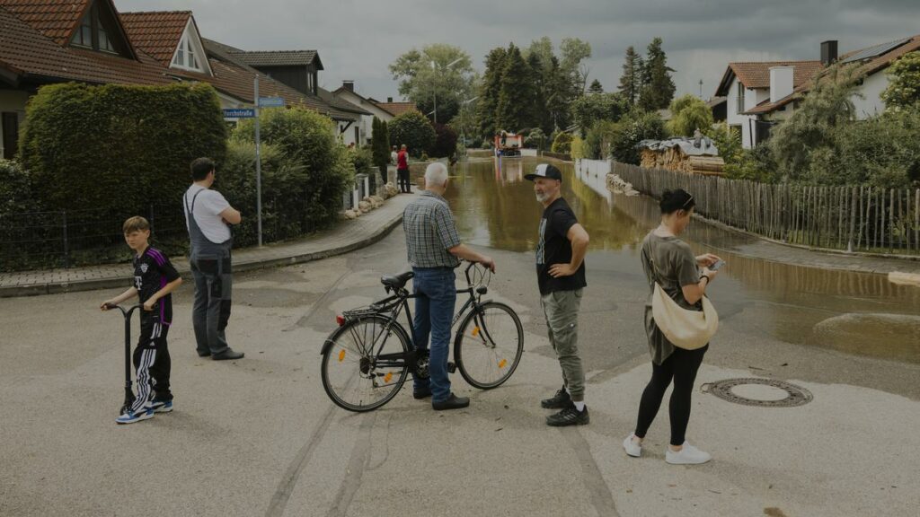 Hochwasser in Süddeutschland: Trauer, aber auch ein bisschen Gummistiefel-Politik