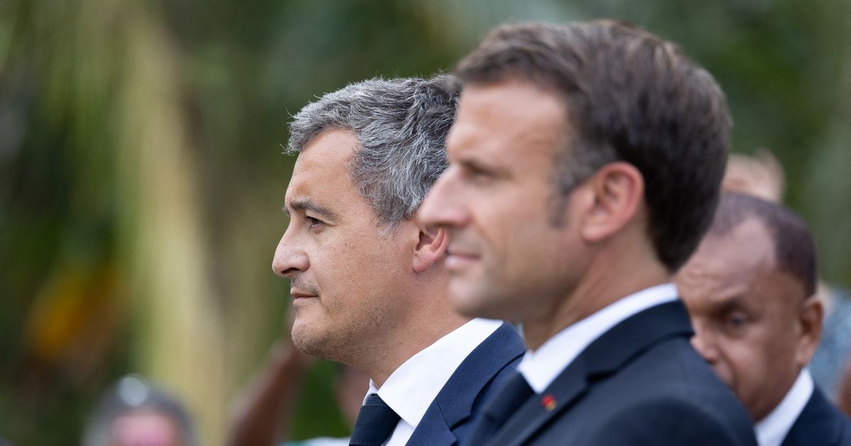 Après l'adoption de la loi immigration, Emmanuel Macron et Gérald Darmanin (ici, en Nouvelle-Calédonie) voulaient tourner la page. Trop vite ?