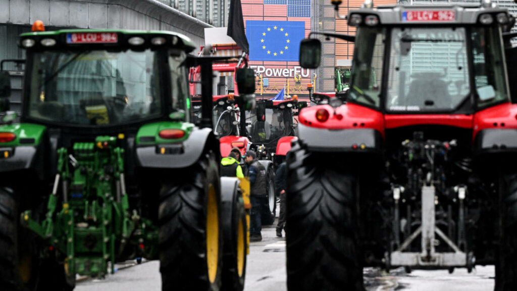 Les blocages des agriculteurs reprennent dans les Pyrénées, on vous explique pourquoi