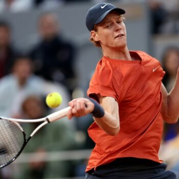 Roland-Garros: Sinner garde la tête froide contre le dernier Français en lice