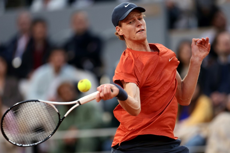 Roland-Garros: Sinner garde la tête froide contre le dernier Français en lice