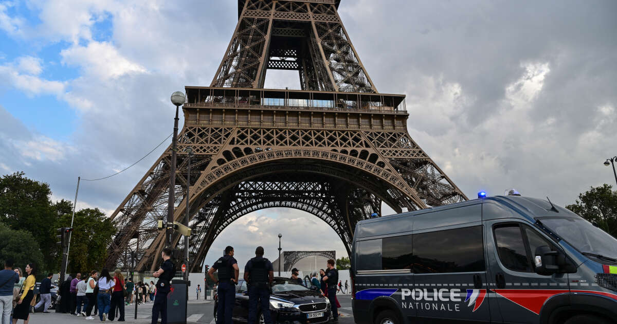 Cercueils sous la tour Eiffel : “une nouvelle provocation de la Russie”