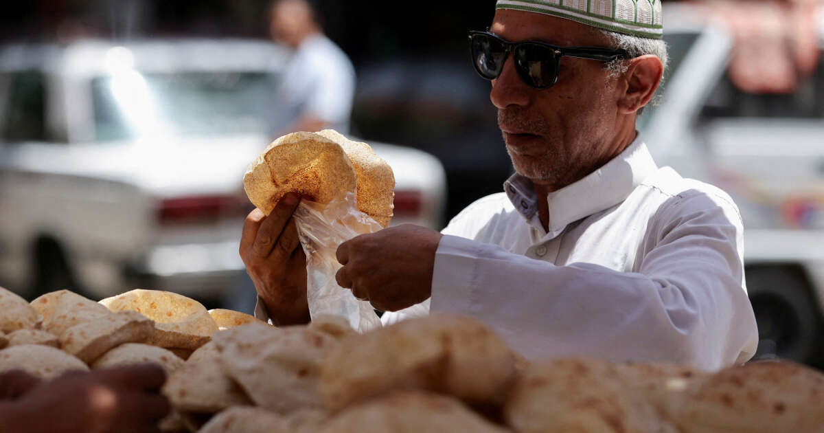 En Égypte, une mise en scène politique pour camoufler le quadruplement du prix du pain