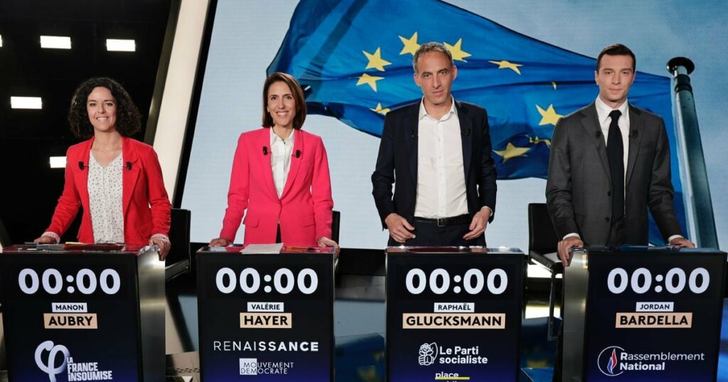 Manon Aubry, Valérie Hayer, Raphaël Glucksmann et Jordan Bardella, avant de prendre part à un débat sur France 2, à Aubervilliers, le 4 juin 2024