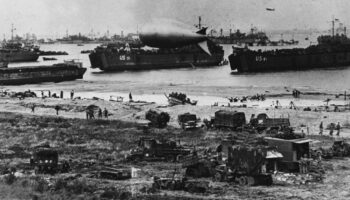 Débarquement des troupes alliées à Utah Beach, à Sainte-Marie-du-Mont, dans la Manche, le 6 juin 1944, durant la Seconde Guerre mondiale