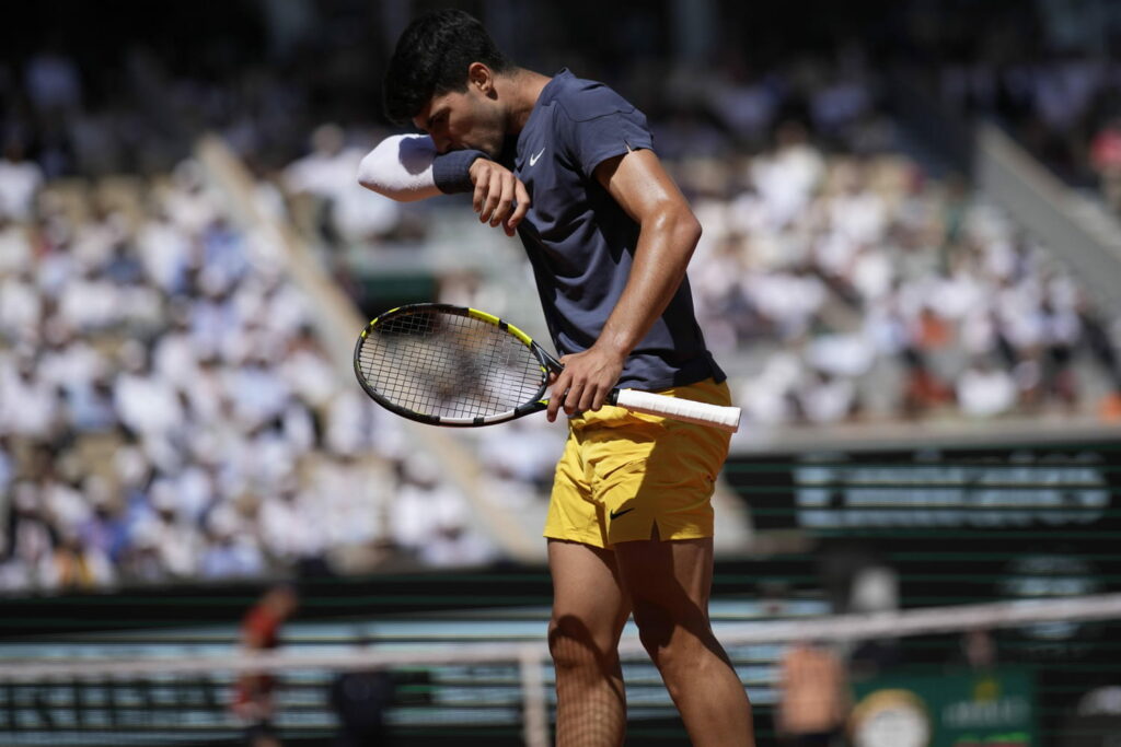 DIRECT. Roland-Garros 2024 : Alcaraz dos au mur face à Sinner, scores et résultats