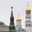 Vue du Kremlin et de la cathédrale Ivan le Grand avant la cérémonie d'investiture du président russe élu Vladimir Poutine au Kremlin, le 7 mai 2024 à Moscou