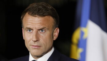 Macron "prêt" à "entrer en guerre" ? Ses annonces vues d'un mauvais œil par la Russie et l'opposition