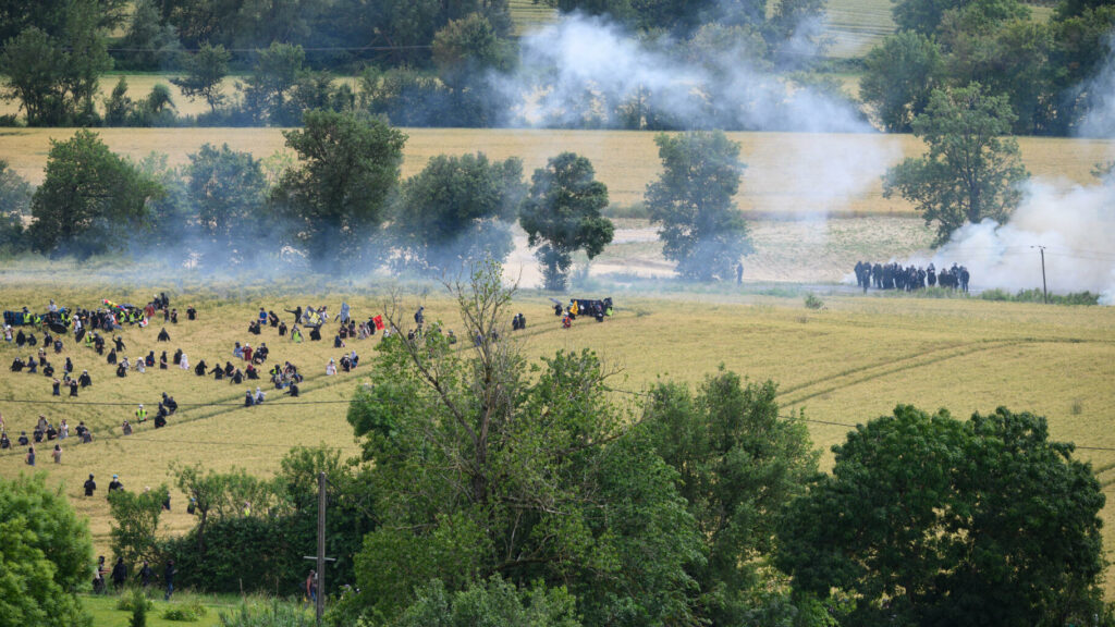 A69 : la mobilisation dans le Tarn dégénère en affrontements avec les forces de l’ordre