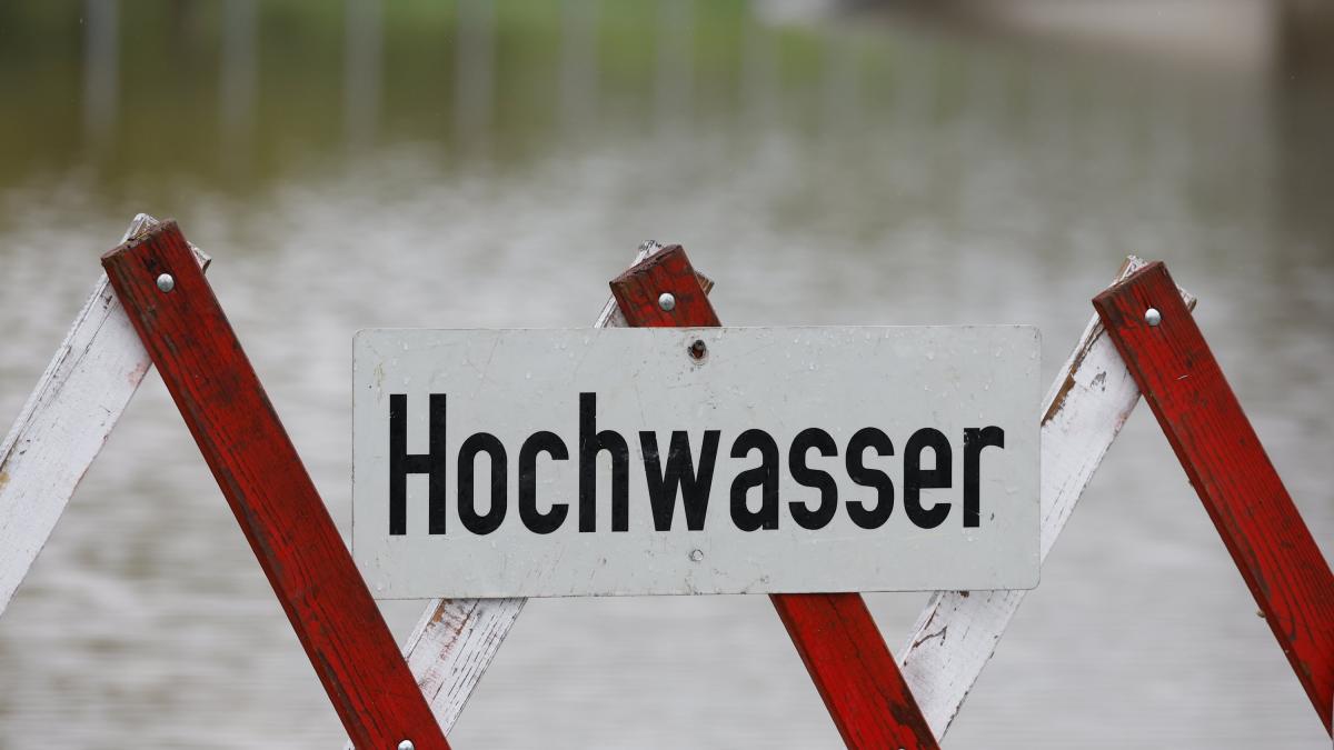 Nach Unwetter Lebensgefahr für Bewohner von Dorf