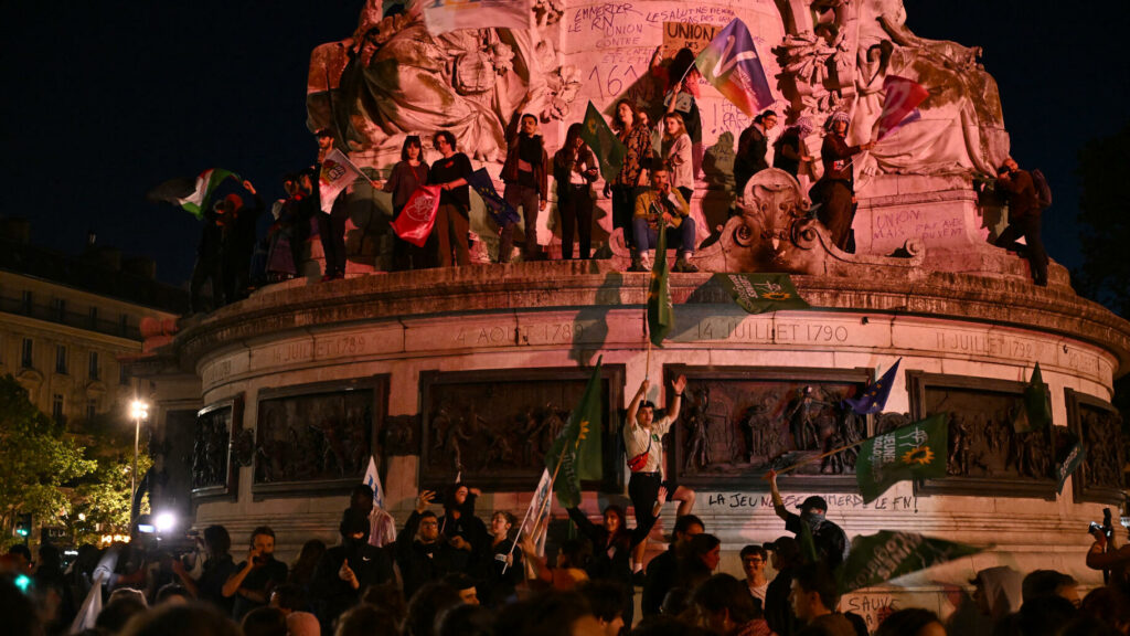 Dissolution de l’Assemblée : contre l’extrême droite, des centaines de personnes réunies à Paris