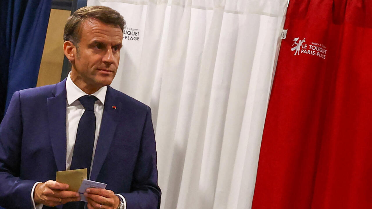 "Macron tente un coup de poker" : la dissolution de l'Assemblée nationale, arme à double tranchant