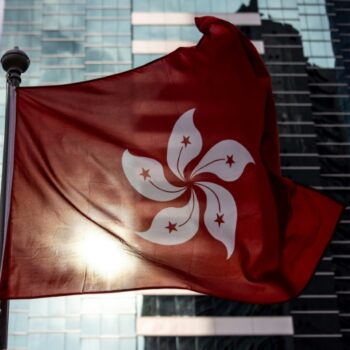 "Sans foi ni loi": Hong Kong annule les passeports de six militants pro-démocratie "en fuite"